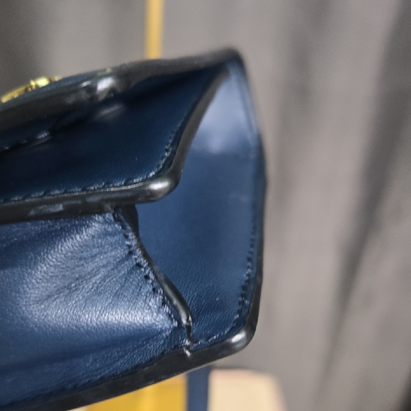 Marc Jacobs Blue Crossbody Bag with Gold Chain - Picture 7 of 16